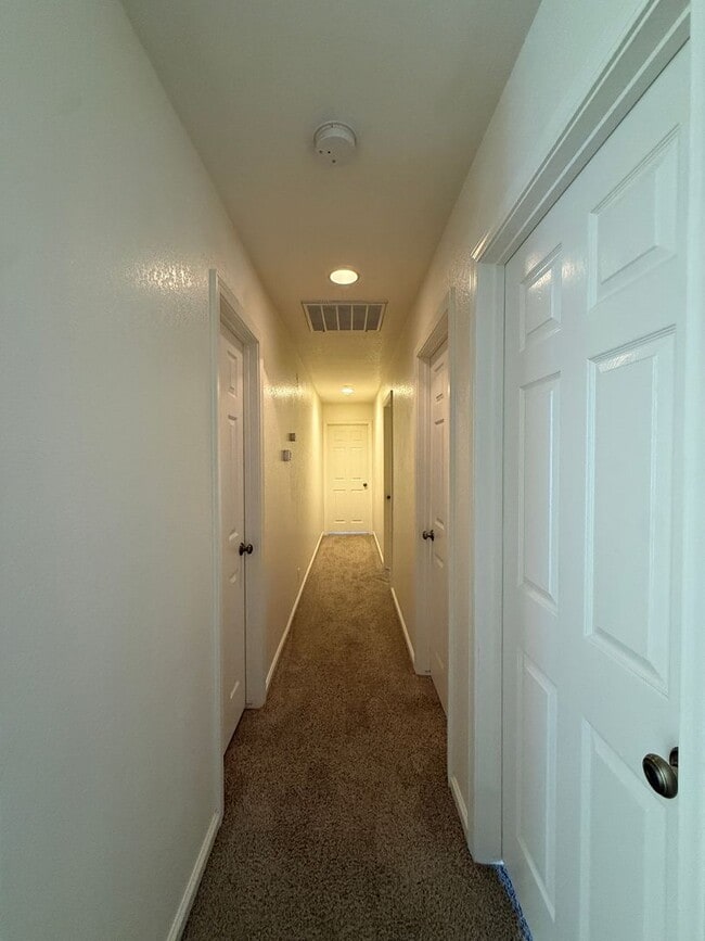 Building Photo - Rolling Hills Single Story Home Includes All Basic Utilities