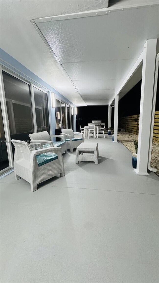 Building Photo - 60 SE Marlin Ave