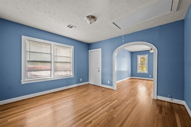 Building Photo - 1819 Sul Ross St