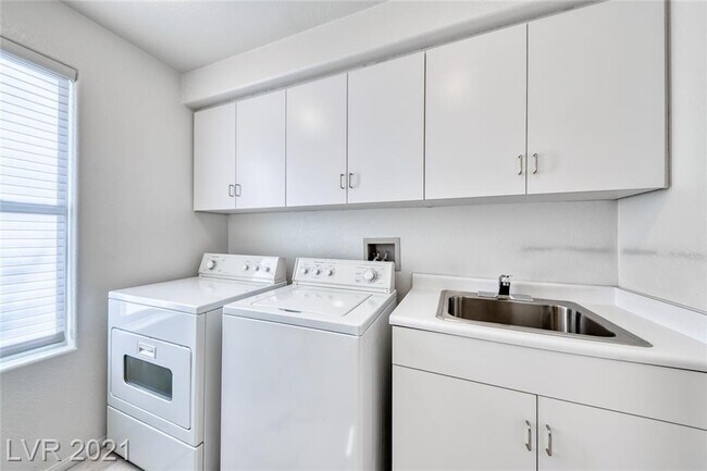 Building Photo - 2229 Fiero Dr