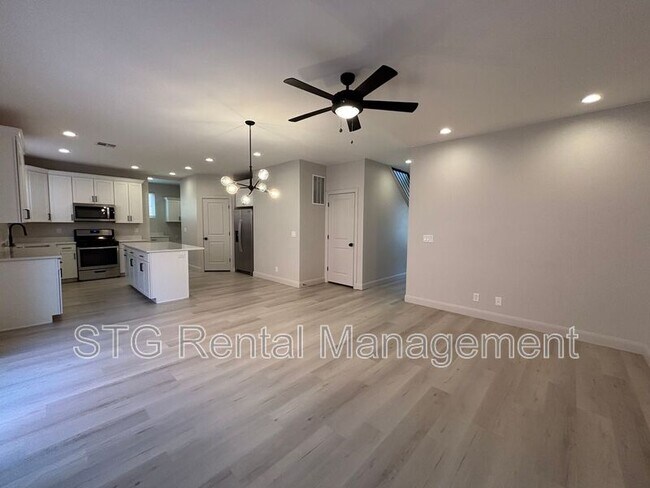 Building Photo - 840 Twin Lakes Dr