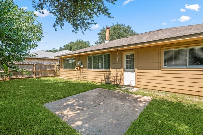 Building Photo - 2603 Hollymist Dr