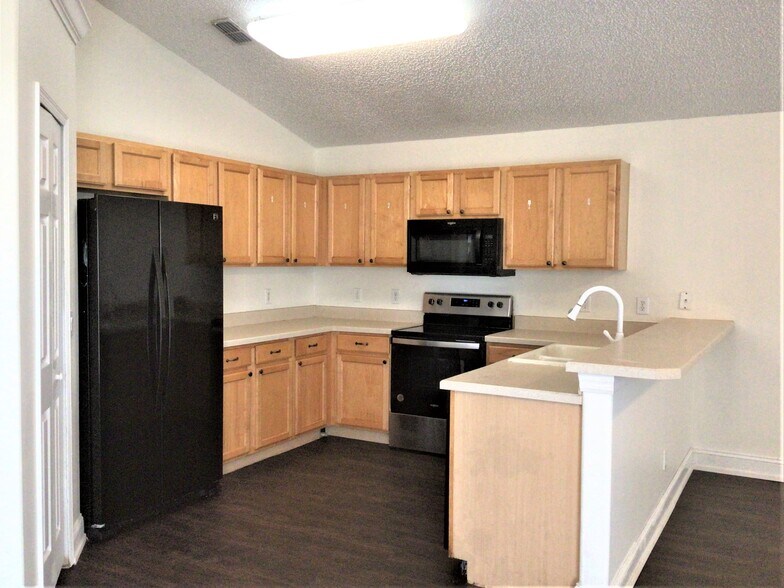 Building Photo - 882 Grand Hughey Ct