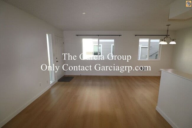 Building Photo - 1488 NE Paropa Ct