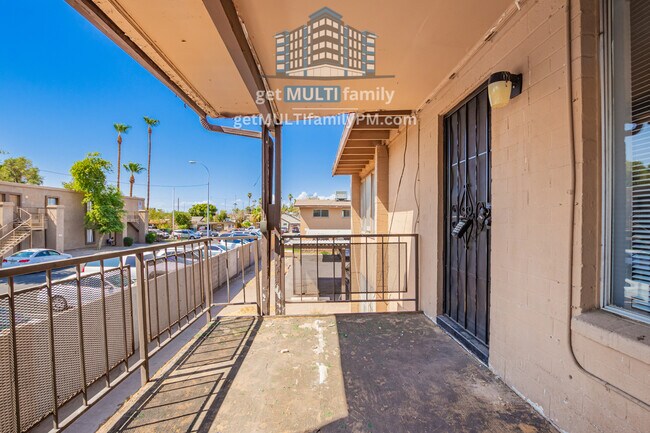 Building Photo - 2413 W Hazelwood St