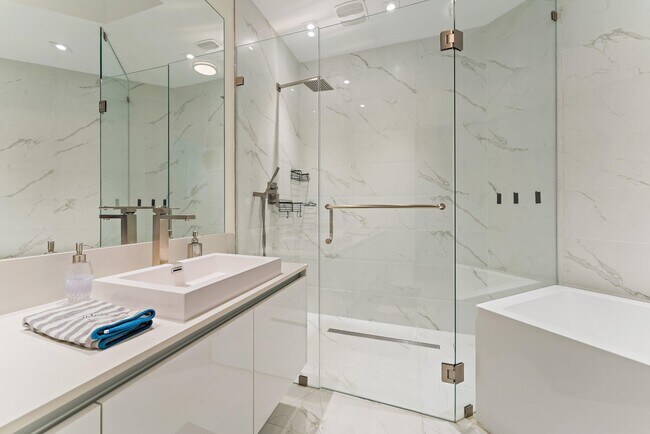 Building Photo - 3100 N Ocean Dr