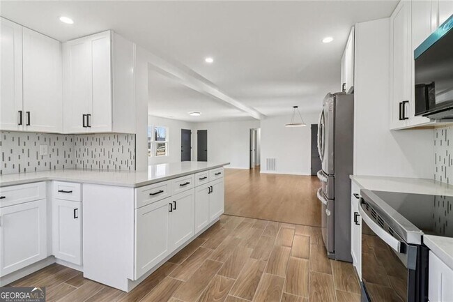 Building Photo - 2219 Lisa Dr SE