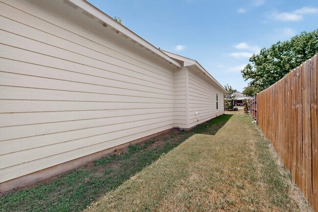 Building Photo - 213 S Baugh St