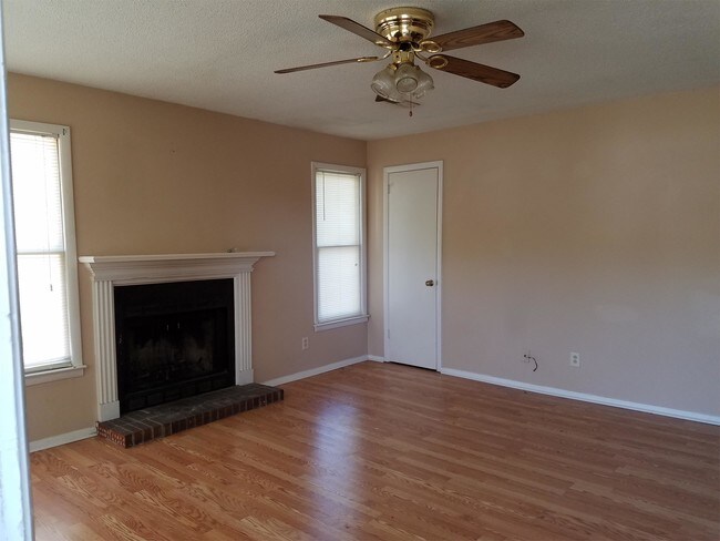 Building Photo - 2705 Lantern Walk SE