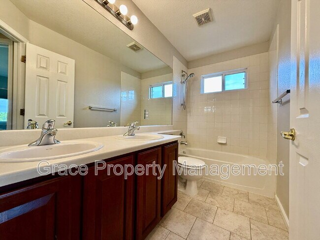 Building Photo - 624 Hayloft Way