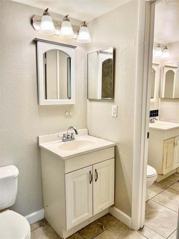 Building Photo - 6065 Village Cir S