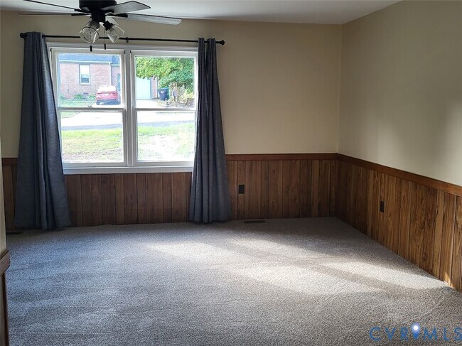 Building Photo - 206 Spring Dr