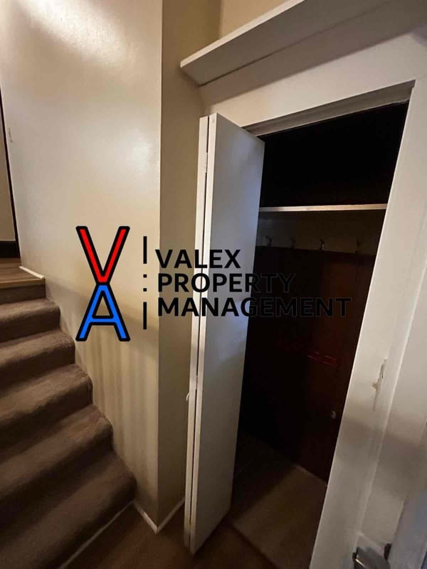 Building Photo - 1831 Red Barn Village Rd