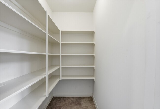 Building Photo - 5910 Willowfield Ct