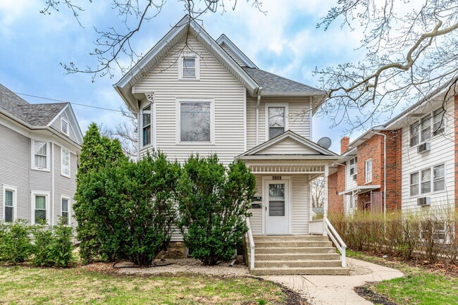 Building Photo - 1613 E State St