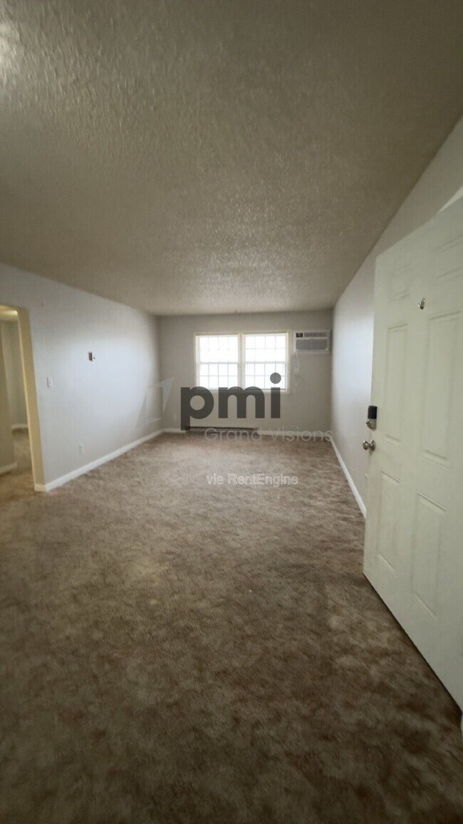 Building Photo - 24 W Buchanan Ave