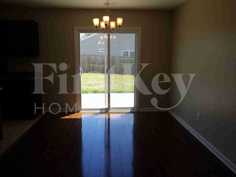 Building Photo - 156 Coosawatchie St