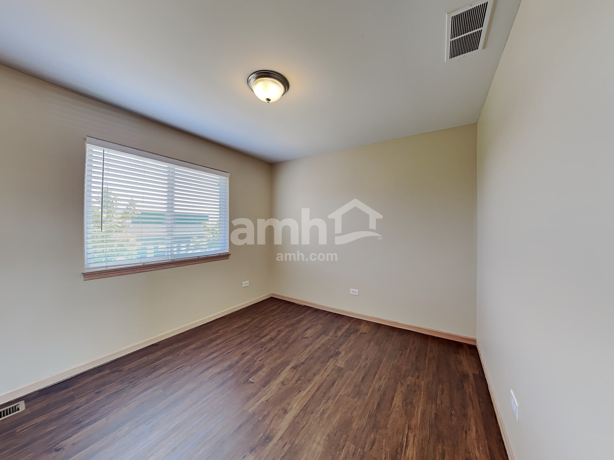Building Photo - 916 Mazalin Dr