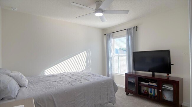 Building Photo - 7011 SW 136th Ln