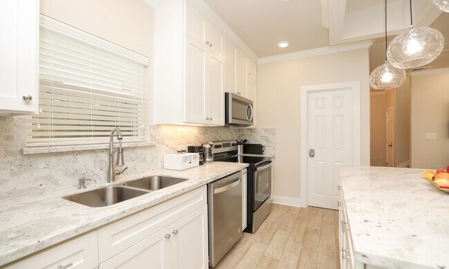 Building Photo - 3535 Mt Pleasant St