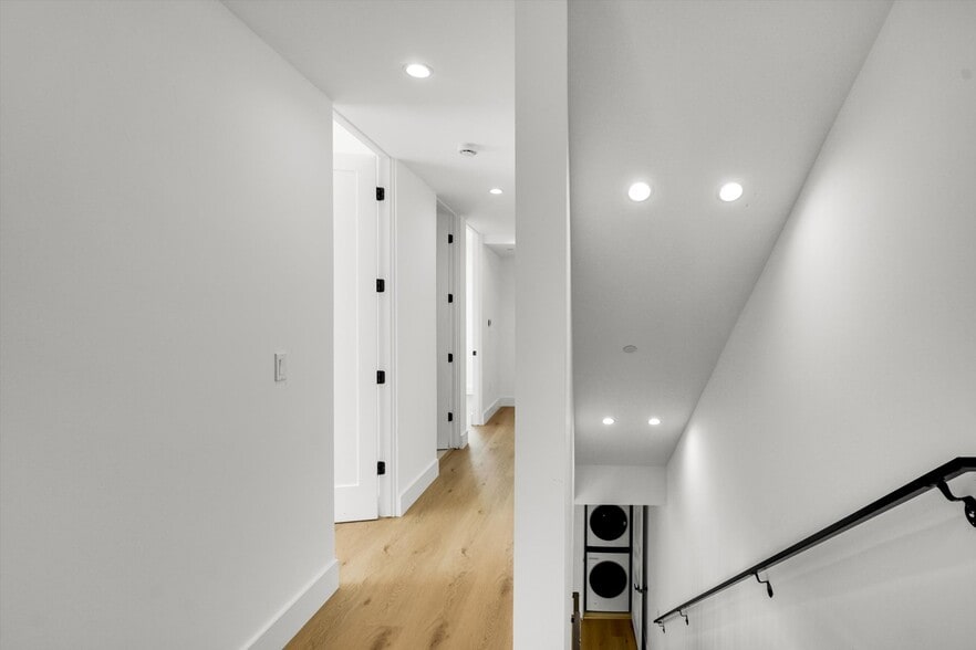 Building Photo - 5024 Cahuenga Blvd