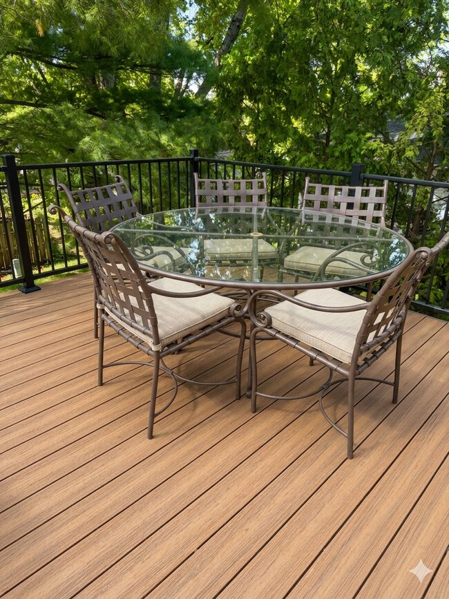 Building Photo - 606 Vilas St