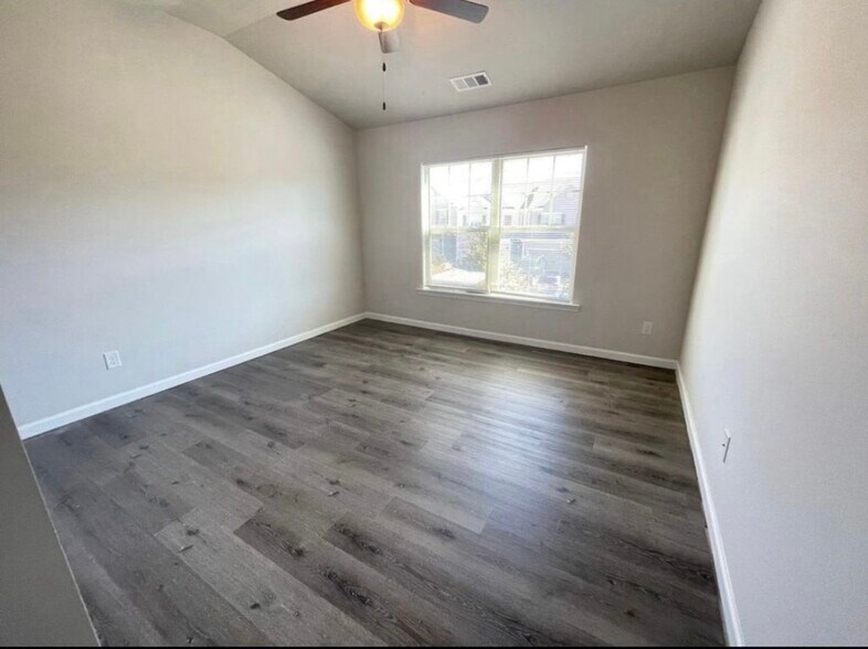Building Photo - 1526 Brookmere Way