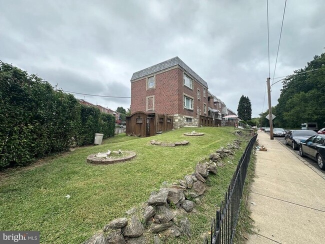 Building Photo - 5206 Bingham St