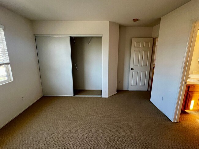 Building Photo - Spacious 4-Bedroom Murrieta Home with Loft & 3-Car Garage