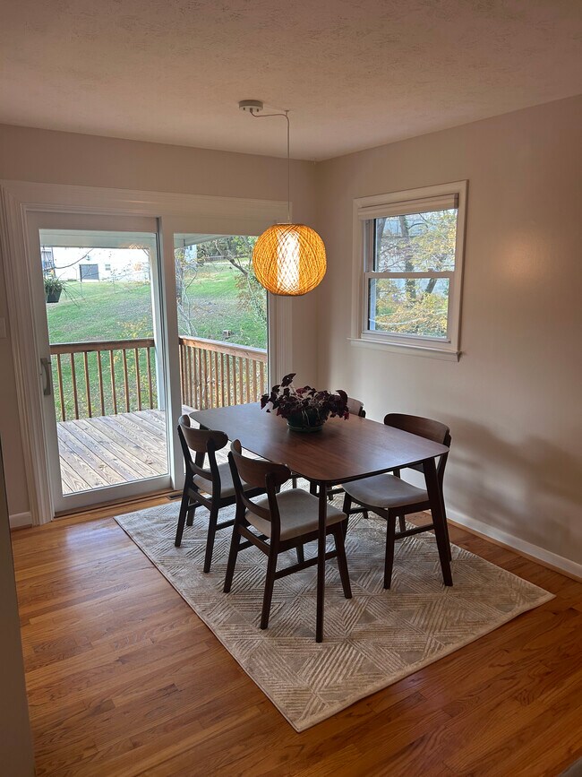 Building Photo - 44 Maple Ave