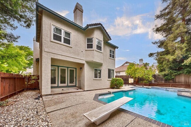 Building Photo - 3500 Crownridge Dr