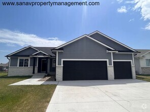 Building Photo - 3-Bedroom Ranch-Style Gem in Ankeny!