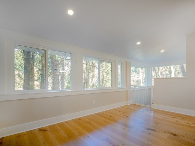 Building Photo - Beautiful 3br/2bth - SW Portland