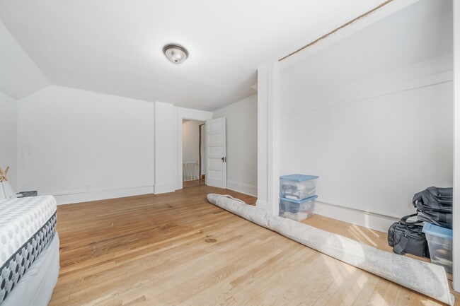 Building Photo - 1436 W Prospect Ave