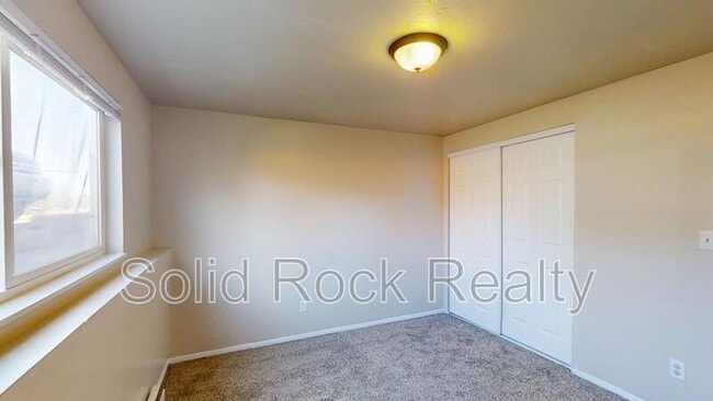 Building Photo - 335 Ruskin Dr