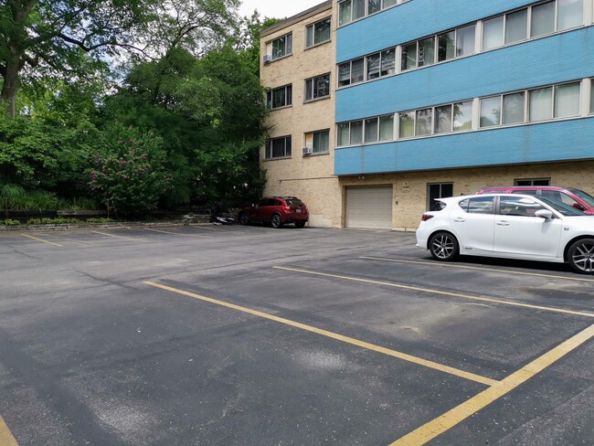 Building Photo - 737 Ridge Ave