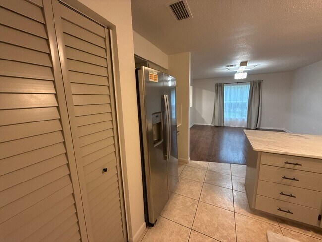 Building Photo - Amazing Location & Spacious Corner Lot!