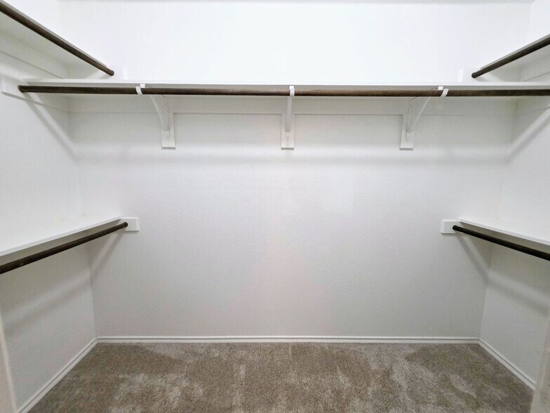 Building Photo - 1809 Rodeo Dr