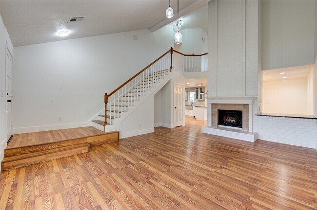 Building Photo - 19403 Lake Hollow Ln