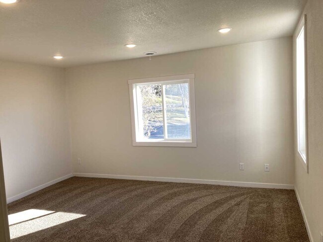 Building Photo - Contract for Deed like a Rent to Own!