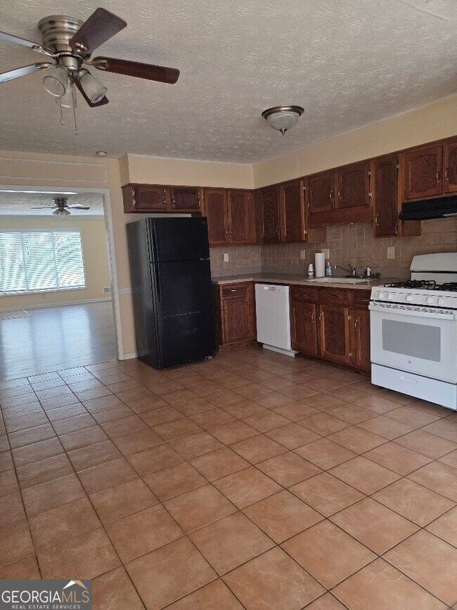 Building Photo - 2120 Fieldstone View Ct SE