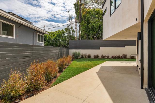 Building Photo - 1030 Centinela Ave