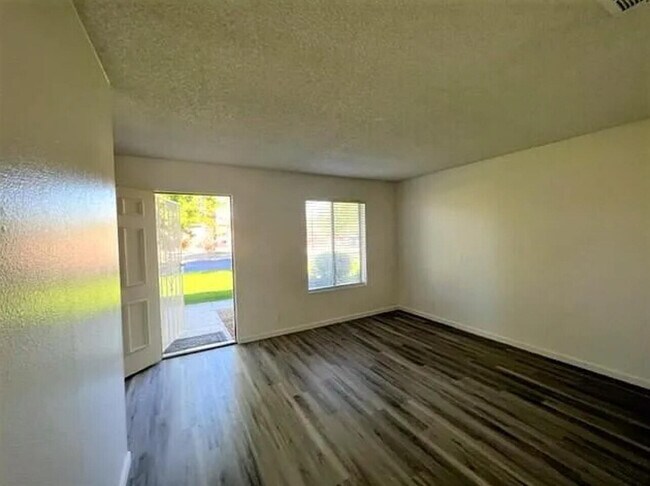 Building Photo - 82075 Country Club Dr