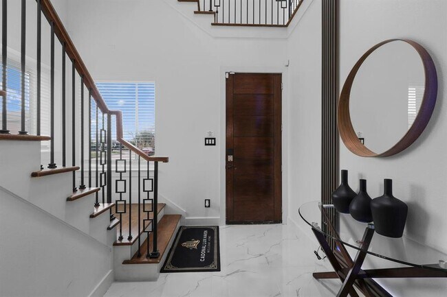 Building Photo - 6415 Bowling Green St