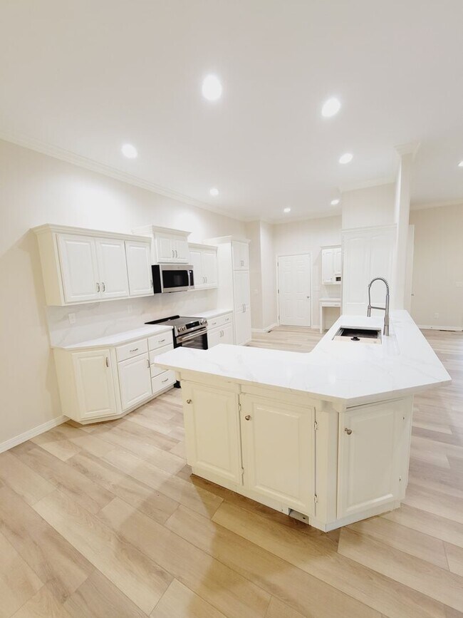 Building Photo - Lots Of New in Marlborough Manor w/ 3 Car Garage