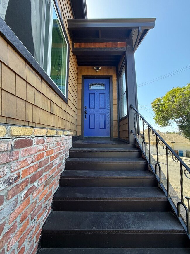 Building Photo - 2329 Scenic Ave