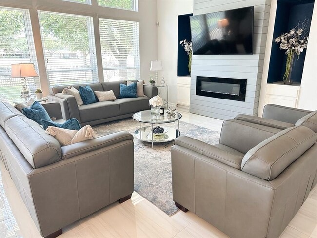 Building Photo - 16422 Red Crest Dr