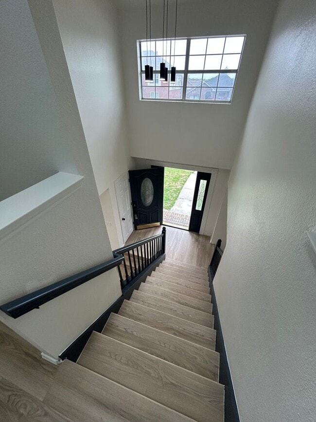 Building Photo - 1131 Holly Dr