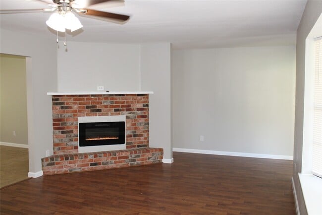 Primary Photo - 121 Mary Ln