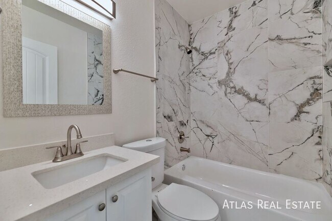 Building Photo - 2530 N 17th Way